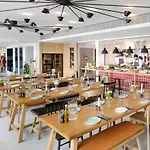 Aparthotel Zoku 4*