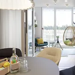 Zoku Aparthotel 4*