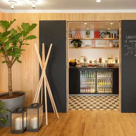 Aparthotel Zoku 4*