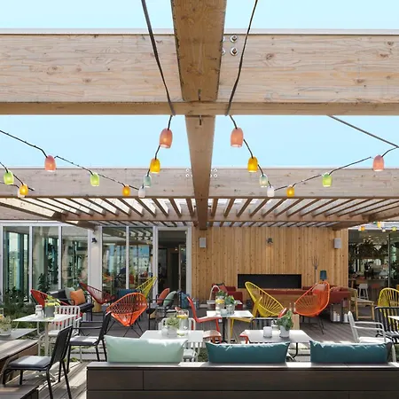 Zoku Apartahotel